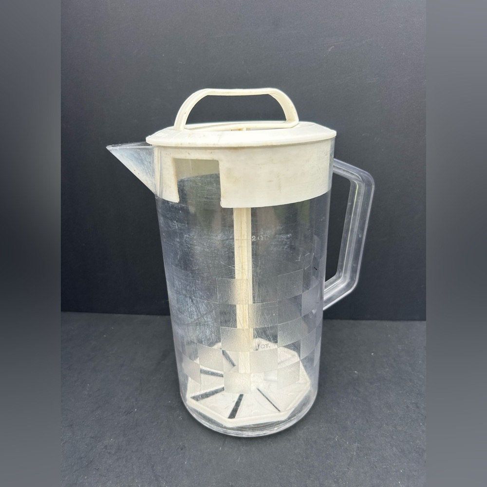 *READ* Pampered Chef #2270 Quick-Stir Pitcher 2 Quart Checkerboard Pattern W/Lid